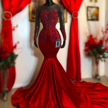 Elegant Beaded Appliques Velvet Prom Dresses Long..
