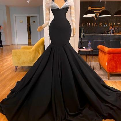 Elegant Long Sleeve Black Crepe Prom Dresses..