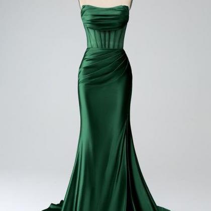 Emerald Green Strapless Pleated Bridesmaid Dresses..