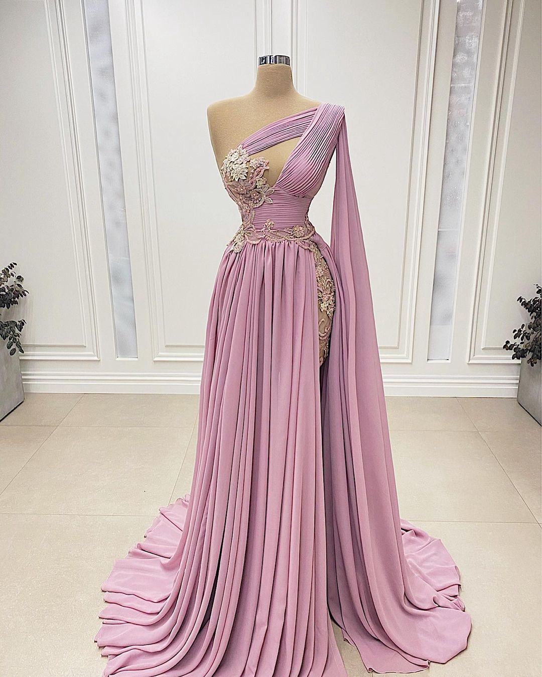 Pink Prom Dress Sleeveless One Shoulder Cape V Necksequins Lace Side Slit Appliques Beads Embroidery Evening Dresses Custom Made