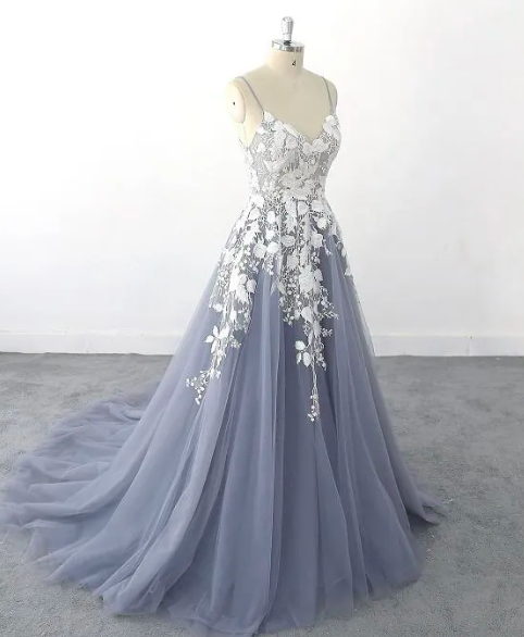 Lace Tulle Spaghetti Straps V-neck Sleeveless Floor-length Wedding Gowns Chapel Train Custom Made Bridal Dresses