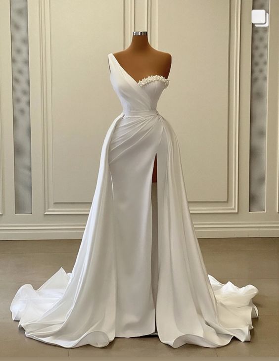One Shoulder Pearls Wedding Dresses With Detachable Train For Bride 2024 Pleated Side Slit Wedding Gowns Satin Ruched Bridal Dress