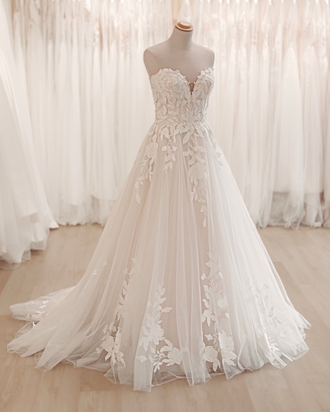 Sweetheart Wedding Dresses 2025 For Bride, Lace Appliques Wedding Gowns For Women Wedding, Transparent Bodice Bridal Dresses, Court Train Wedding
