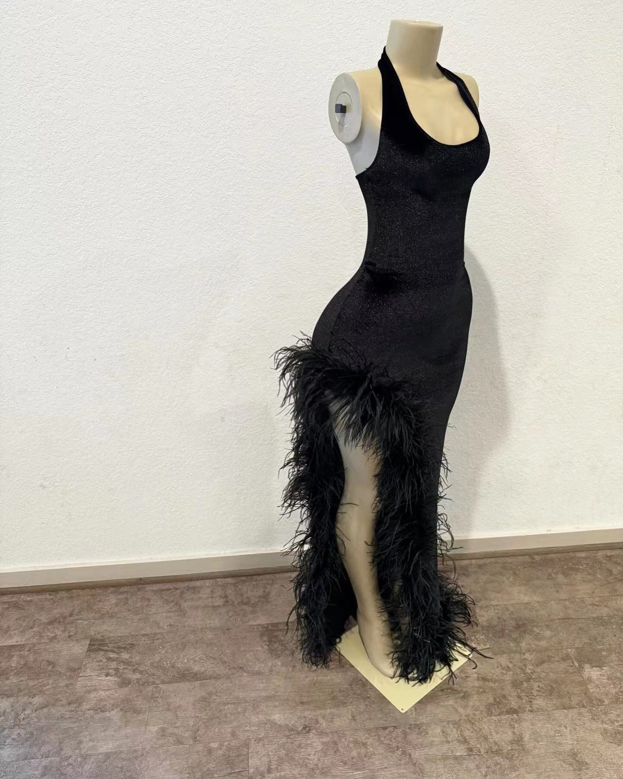 Black Feather Prom Dresses Long For Women 2025 With Slit Halter