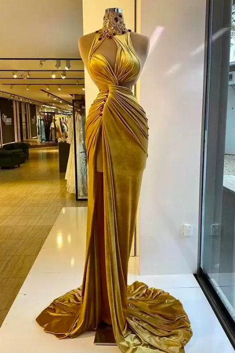 2022 Gold Velvet Prom Dresses Elegant Ruched Long Sweep Train Mermaid Evening Party Gowns Side Slit High Neck Crystals Beading Sleeveless Arabic