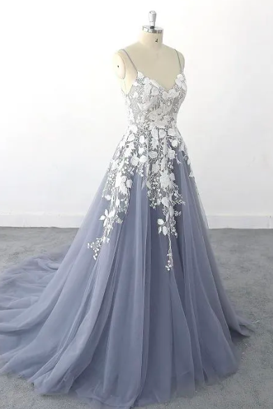 Lace Tulle Spaghetti Straps V-Neck Sleeveless Floor-Length Wedding Gowns Chapel Train Custom Made Bridal Dresses