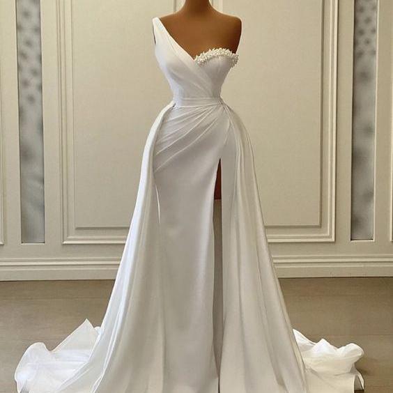 one shoulder pearls wedding dresses with detachable train for bride 2024 pleated side slit wedding gowns satin ruched bridal dress
