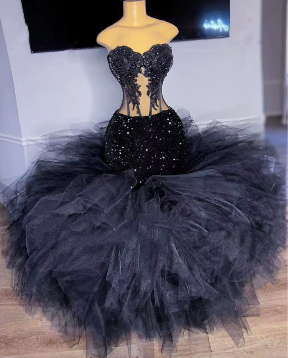 Charming Black Prom Dresses Sweetheart Sequined Strapless Illusion
